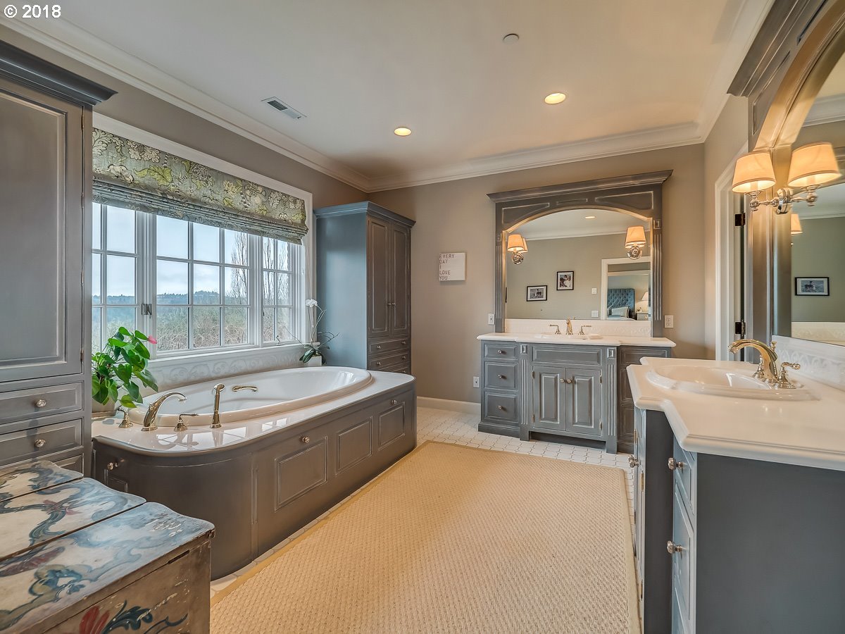 1396 South Military Road Portland, OR 97219 - Photo 17 of 32 Gallery Image 17