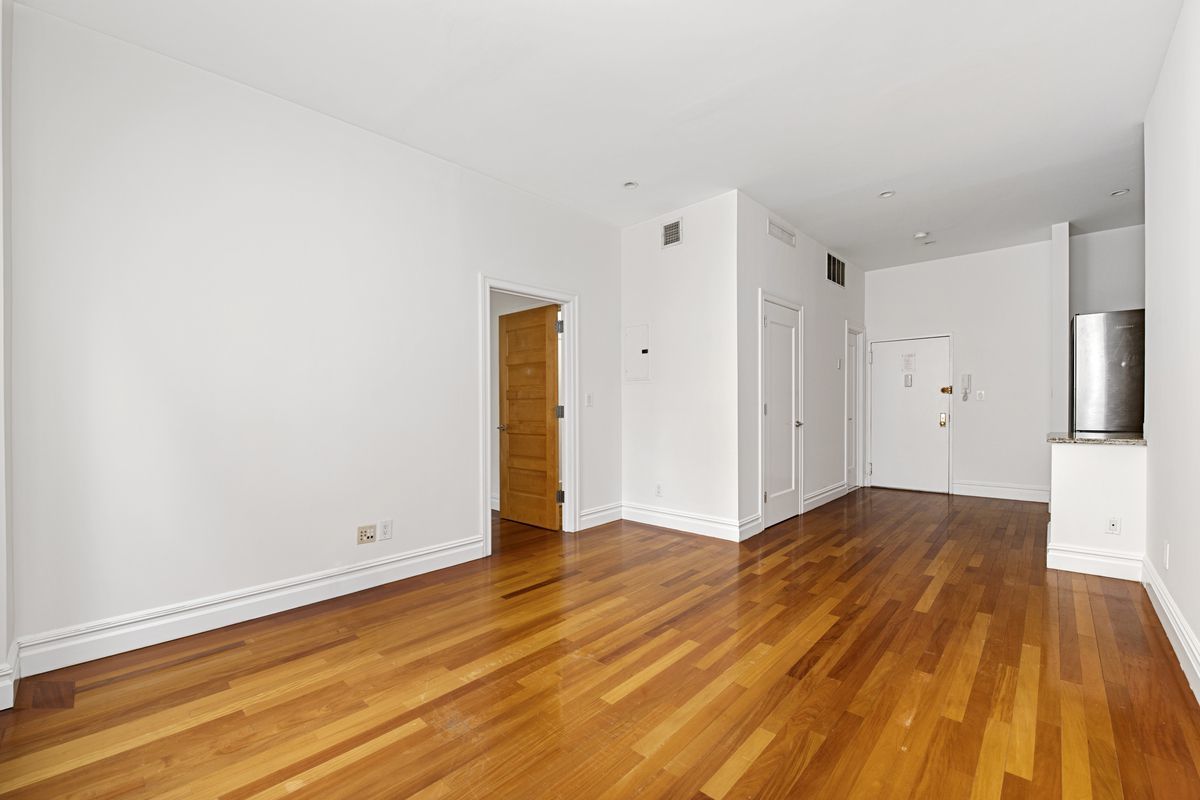 154 West 70th Street, Unit 9M Manhattan, NY 10023 - Photo 8 of 13