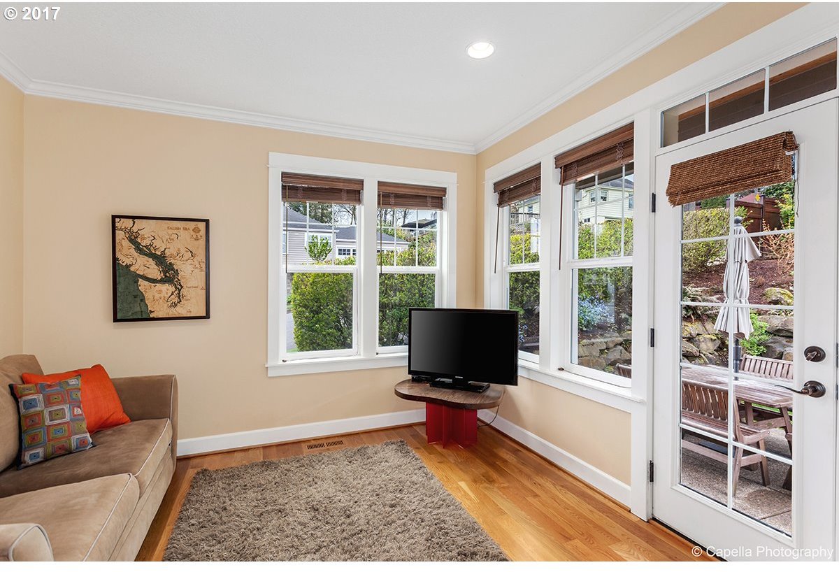7553 Southwest Kelly Avenue Portland, OR 97219 - Photo 8 of 24 Gallery Image 8