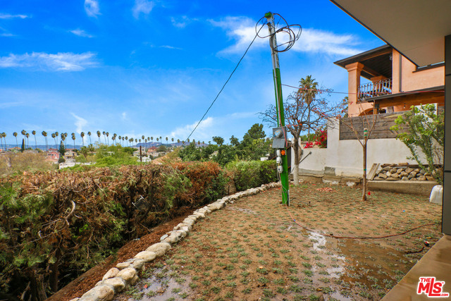 1402 Sutherland Street Los Angeles, CA 90026 - Photo 13 of 14