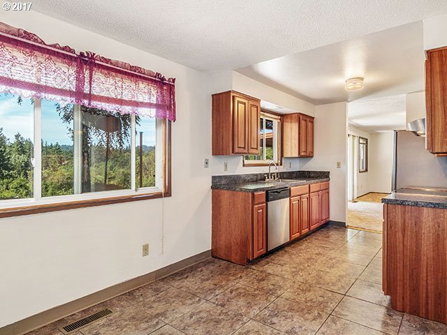 6151 Southwest Multnomah Boulevard Portland, OR 97219 - Photo 8 of 32 Gallery Image 8
