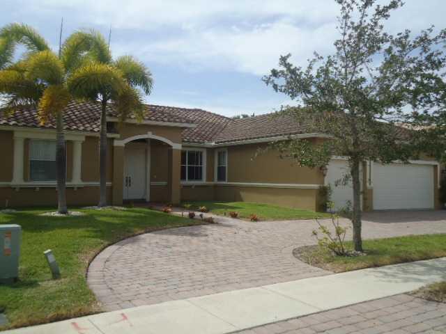 Encantada Pembroke Pines, FL 33029 - Photo 5 of 17