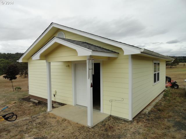 7635 North Bank Road Roseburg, OR 97470 - Photo 14 of 16 Gallery Image 14