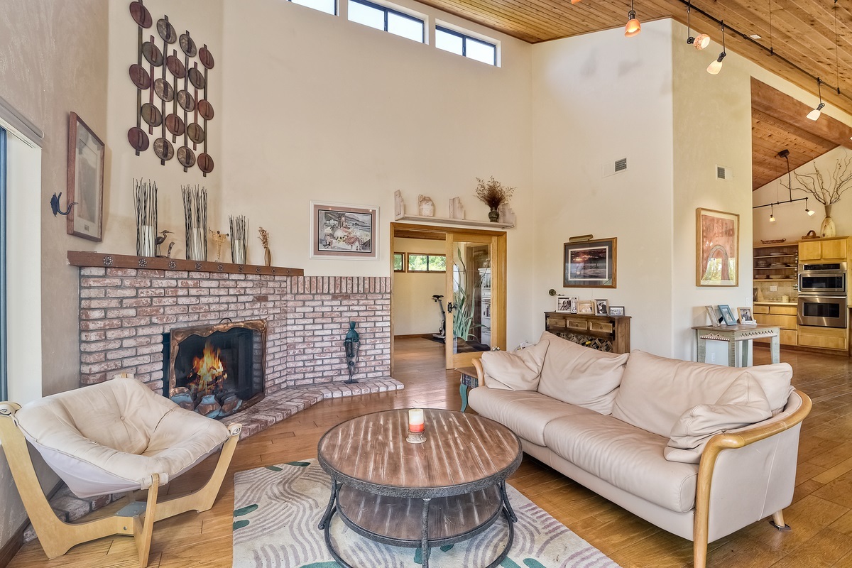 1373 Burgundy Road Encinitas, CA 92024 - Photo 5 of 25