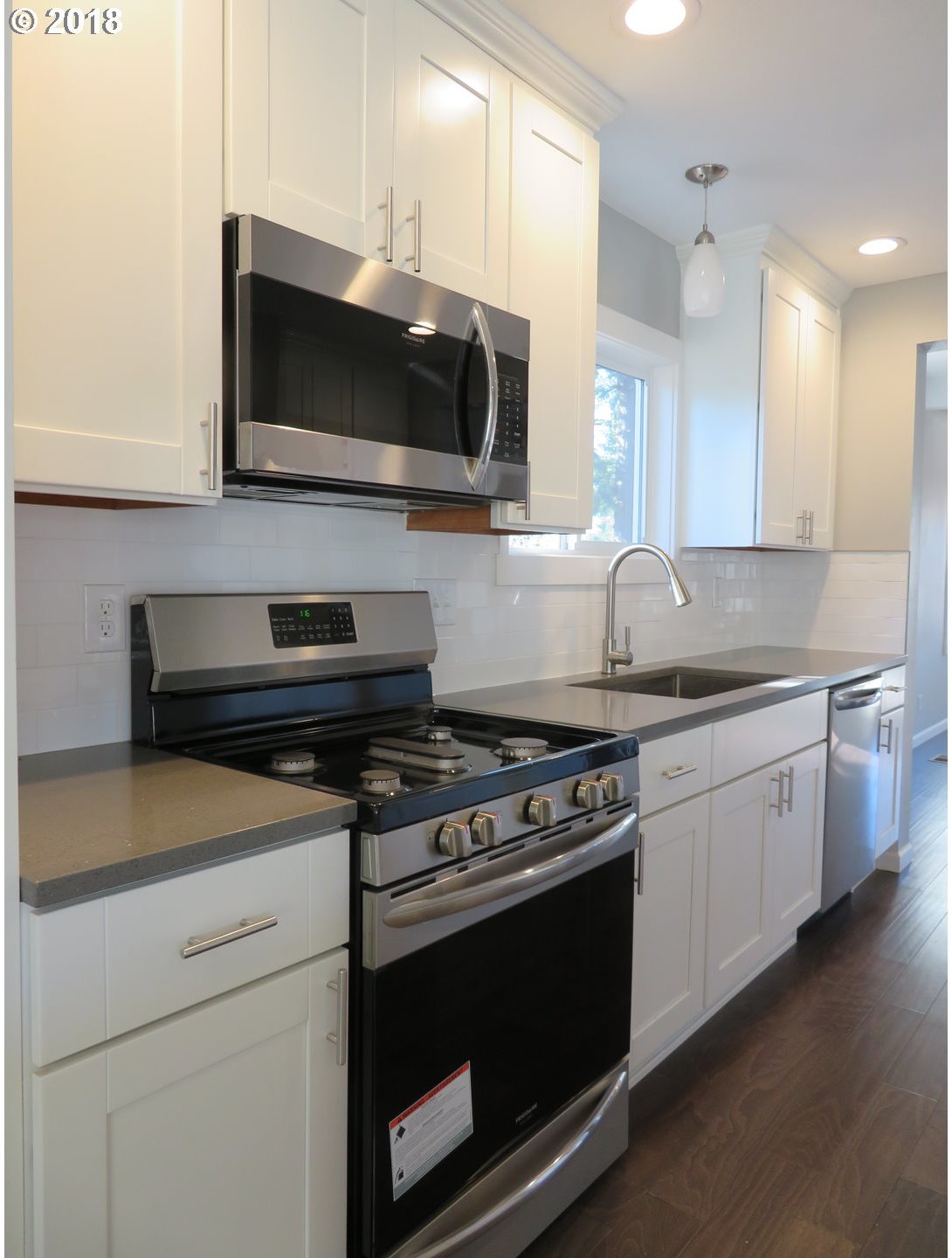 5140 Southwest Maplewood Road Portland, OR 97219 - Photo 6 of 30 Gallery Image 6