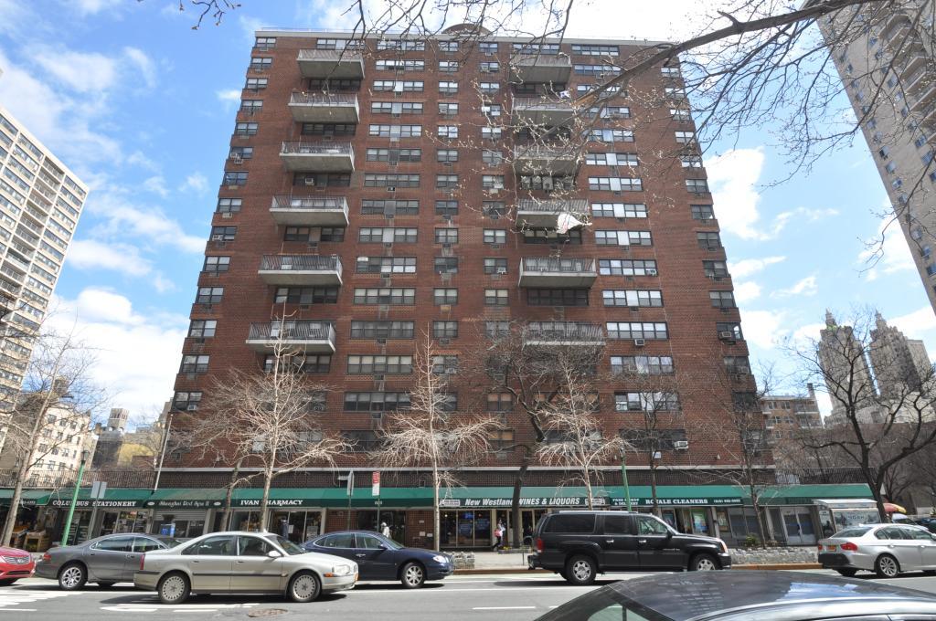 689 Columbus Ave in Manhattan, NY Compass