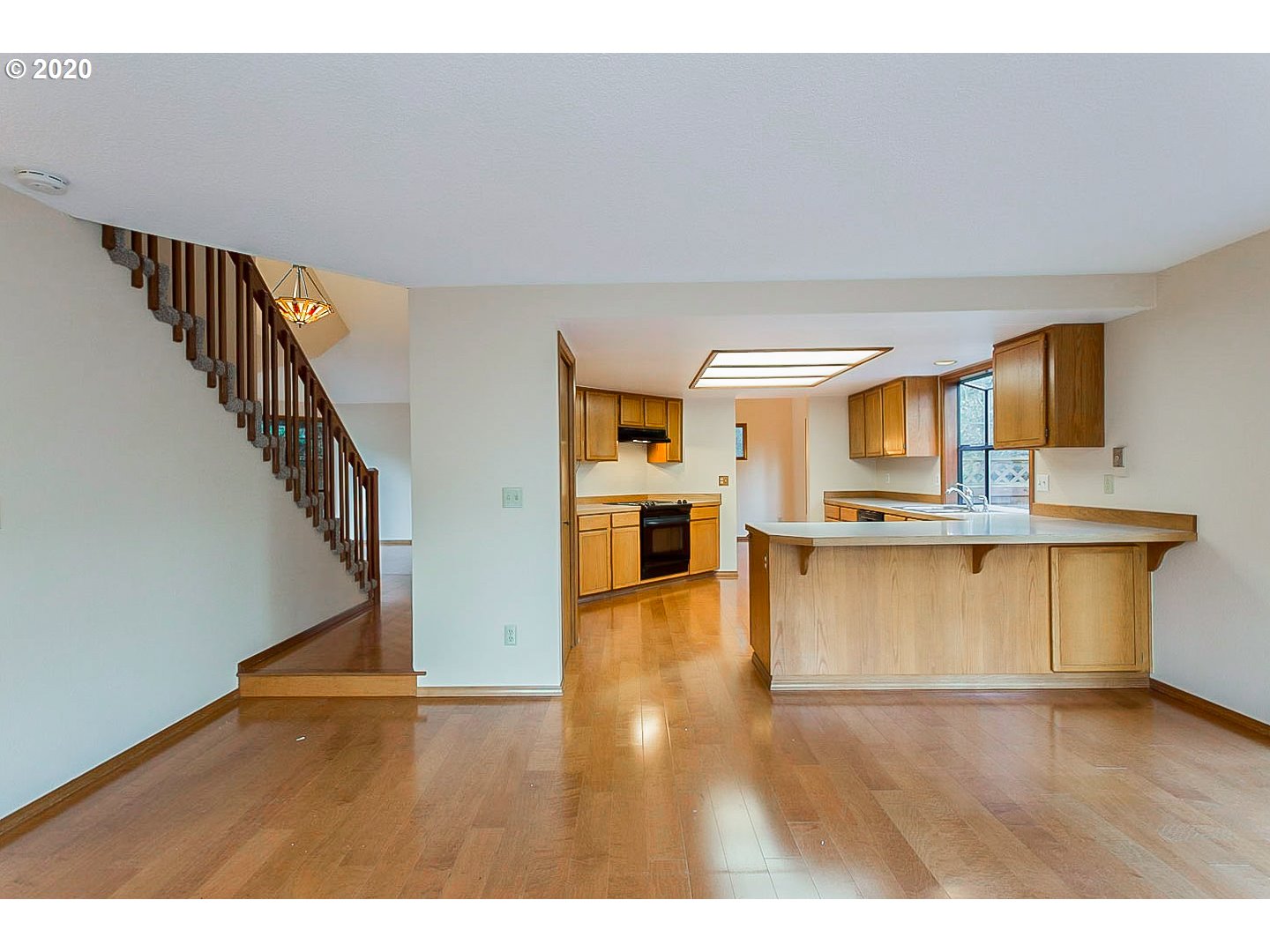 3237 Southwest Luradel Street Portland, OR 97219 - Photo 10 of 27 Gallery Image 10