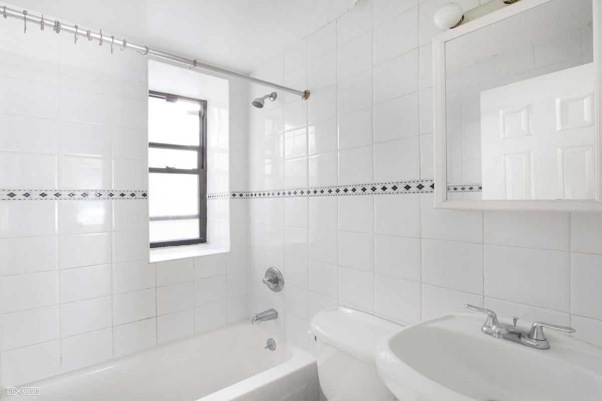 15 West 107th Street, Unit 1 Manhattan, NY 10025 - Photo 3 of 5