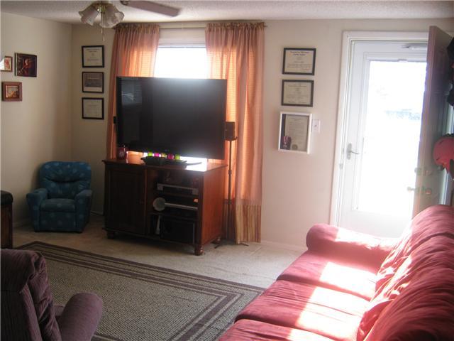 125 Tuckers Gap Road Lebanon, TN 37090 - Photo 8 of 30 Living room w/front door opened for natural light.