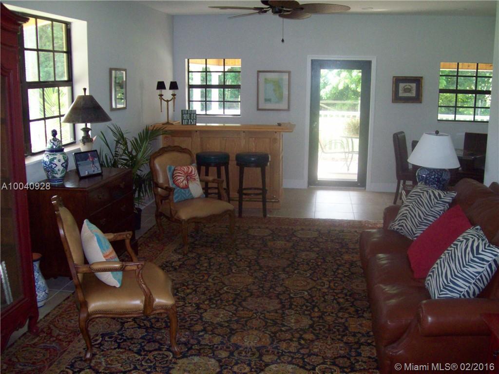 19650 Southwest 207th Avenue Miami, FL 33187 - Photo 5 of 34