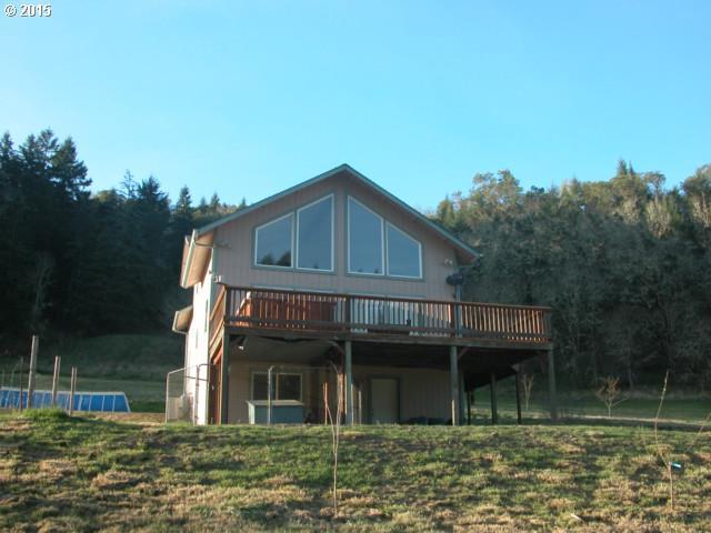 3876 Shoestring Road Riddle, OR 97469 - Photo 2 of 15