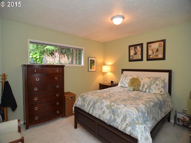 4528 Southwest Valona Way Portland, OR 97219 - Photo 2 of 16 Gallery Image 2