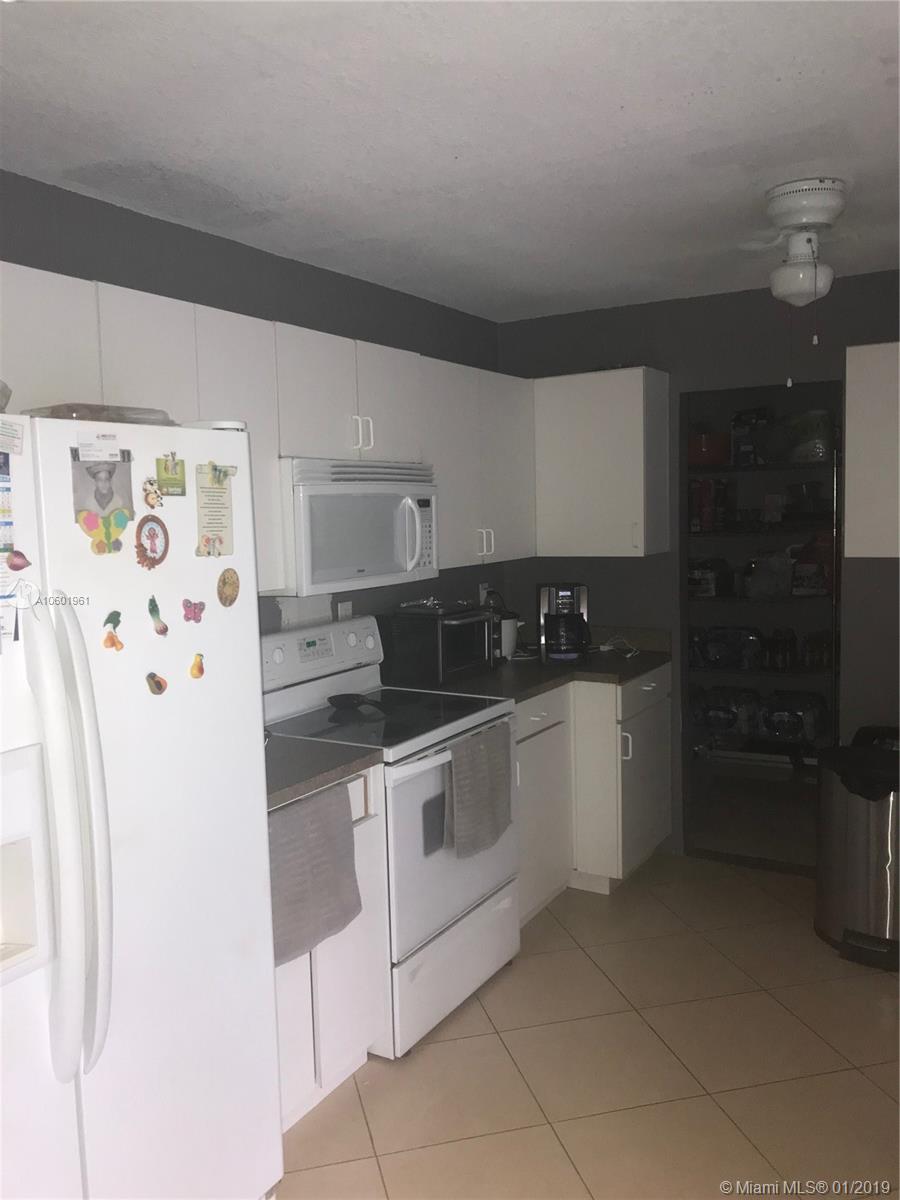 3110 Northeast 9th Terrace Pompano Beach, FL 33064 - Photo 3 of 13