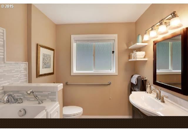 17835 Southwest Upper Boones Ferry Road Tigard, OR 97224 - Photo 7 of 14 Gallery Image 7