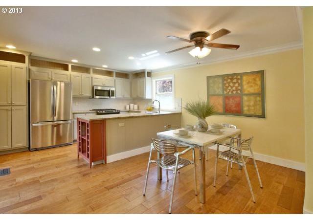 243 Southwest Palatine Hill Road Portland, OR 97219 - Photo 3 of 16 Gallery Image 3