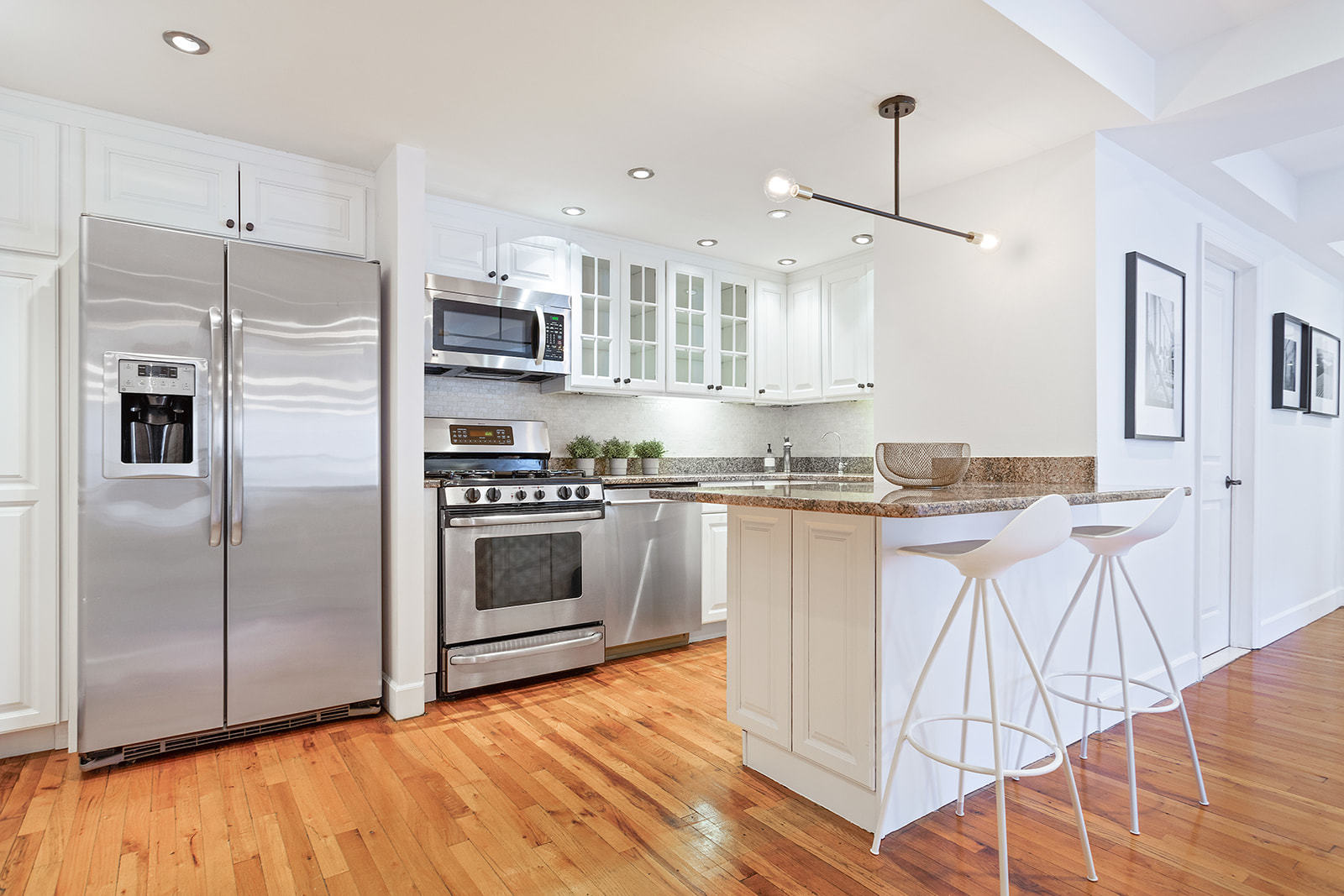 315 West 23rd Street, Unit 2D Manhattan, NY 10011 - Photo 3 of 10