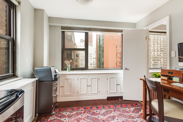 233 East 69th Street, Unit 11H Manhattan, NY 10021 - Photo 3 of 9