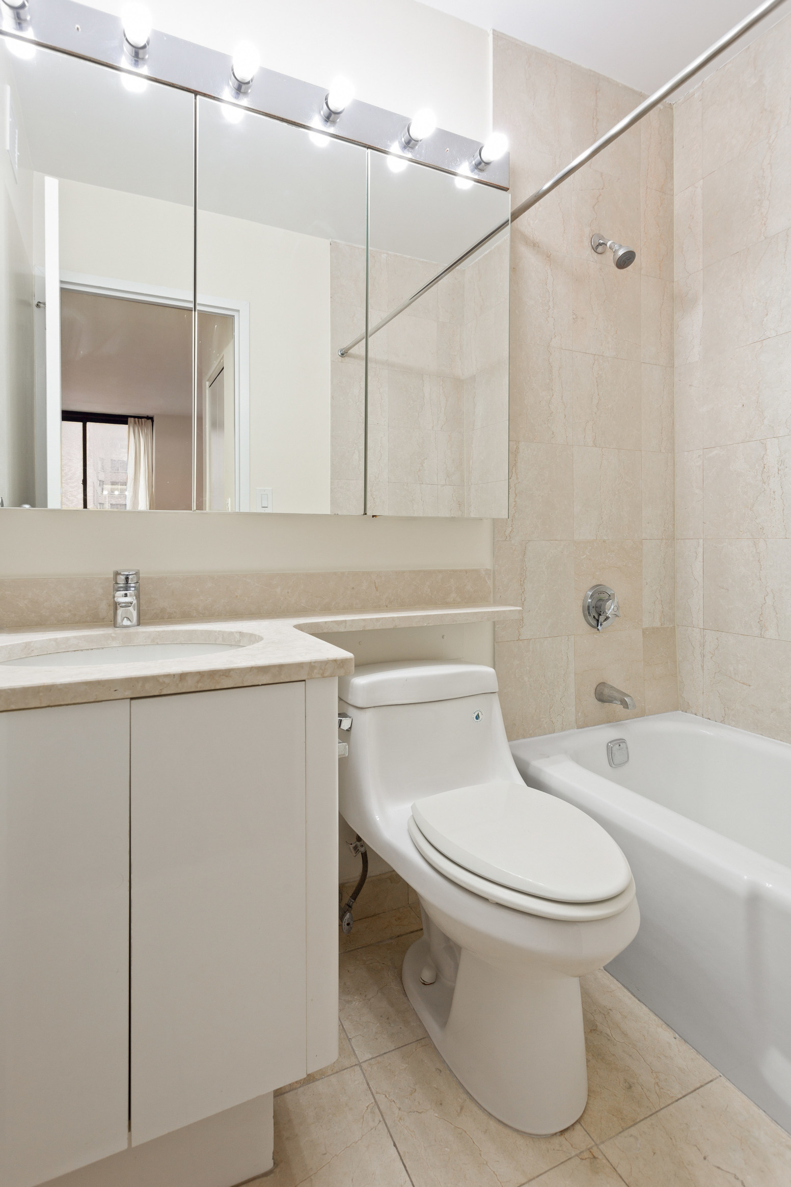 250 East 40th Street, Unit 5F Manhattan, NY 10016 - Photo 5 of 6