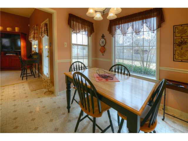 1371 River Ridge Drive Collierville, TN 38017 - Photo 8 of 25 Wow! What a spacious, well-lit eat in area! You can sip your morning coffee while enjoying the relaxing views of your landscaped yard... yet another reason you are going to love this home!
