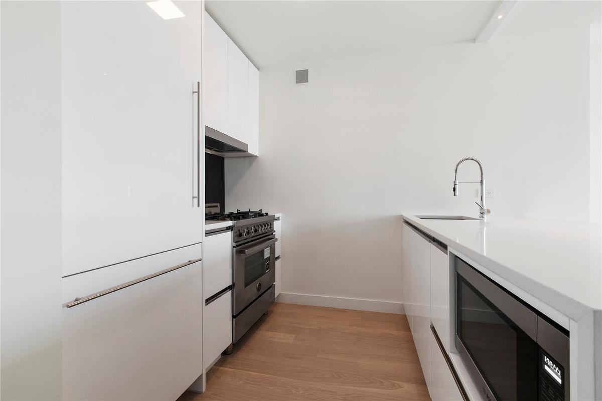 301 West 53rd Street, Unit 13B Manhattan, NY 10019 - Photo 2 of 16