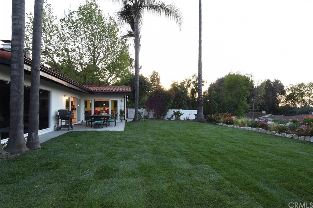 12 Harbor Sight Drive Rolling Hills Estates, CA 90274 - Photo 35 of 56 OMG. Love this house.