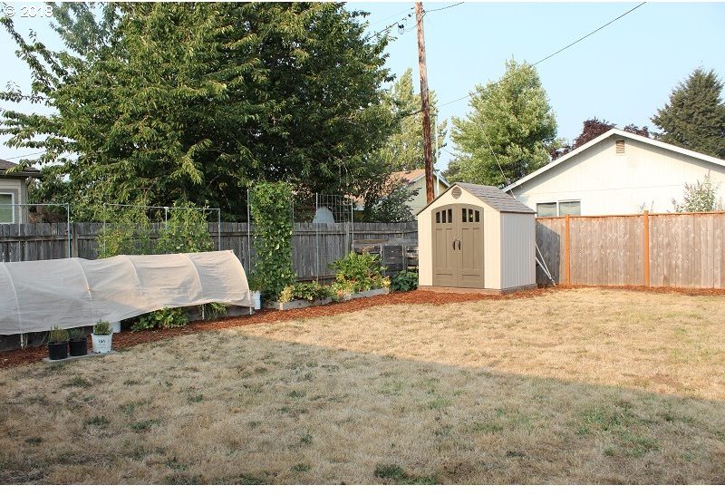 857 North 55th Street Springfield, OR 97478 - Photo 13 of 30