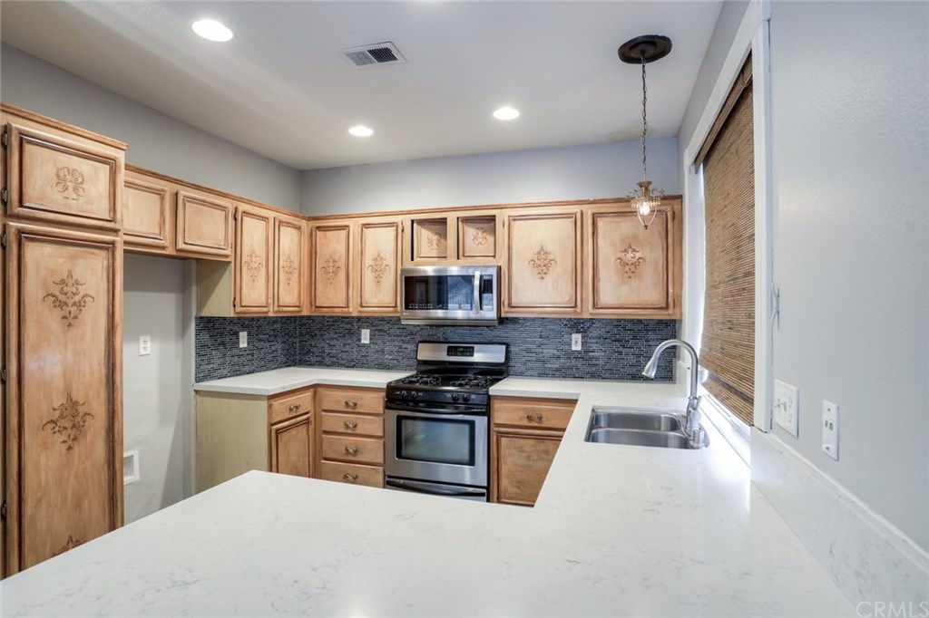 25731 Hammet Circle Stevenson Ranch, CA 91381 - Photo 11 of 36