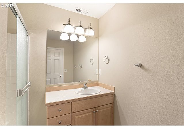 5804 Southeast 16th Loop Gresham, OR 97080 - Photo 8 of 20 Gallery Image 8
