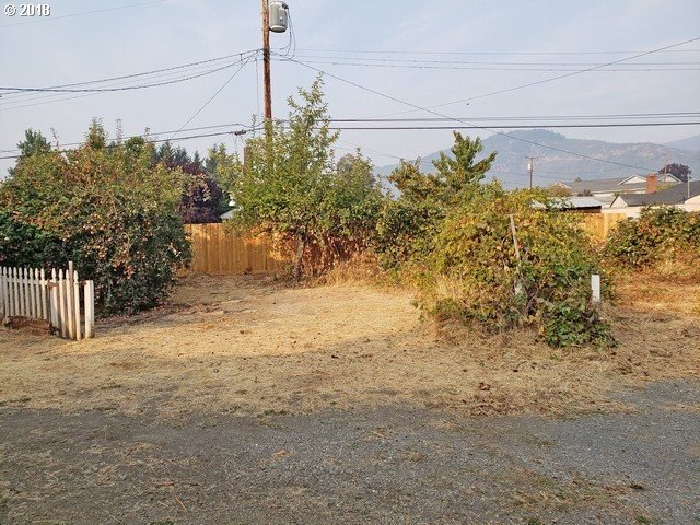 262 Oak Street Riddle, OR 97469 - Photo 25 of 29