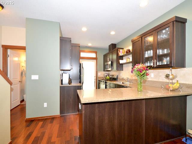 5005 Southwest View Point Terrace Portland, OR 97239 - Photo 4 of 16 Gallery Image 4