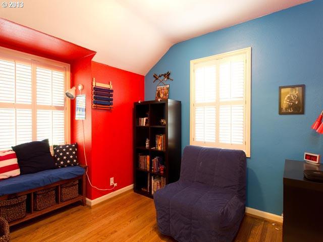 743 Southwest Chestnut Street Portland, OR 97219 - Photo 10 of 16 Gallery Image 10