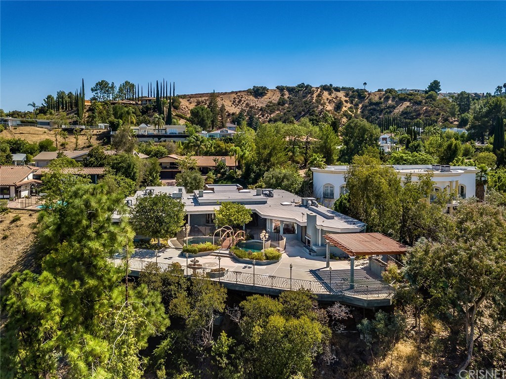 4151 Falling Leaf Drive Encino, CA 91316 - Photo 3 of 30