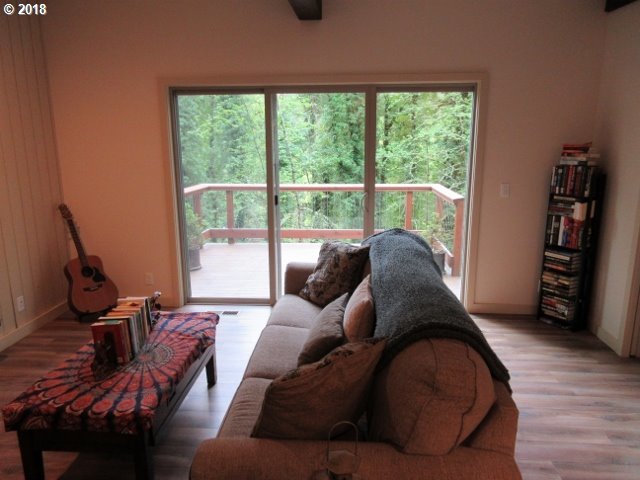 4635 Croisan Creek Road Salem, OR 97302 - Photo 11 of 26 Gallery Image 11