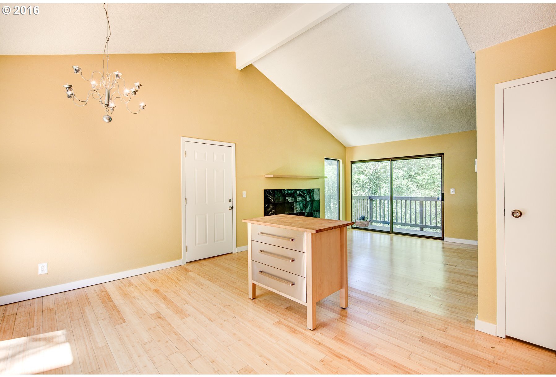 7556 Southwest Barnes Road Portland, OR 97225 - Photo 3 of 20 Gallery Image 3