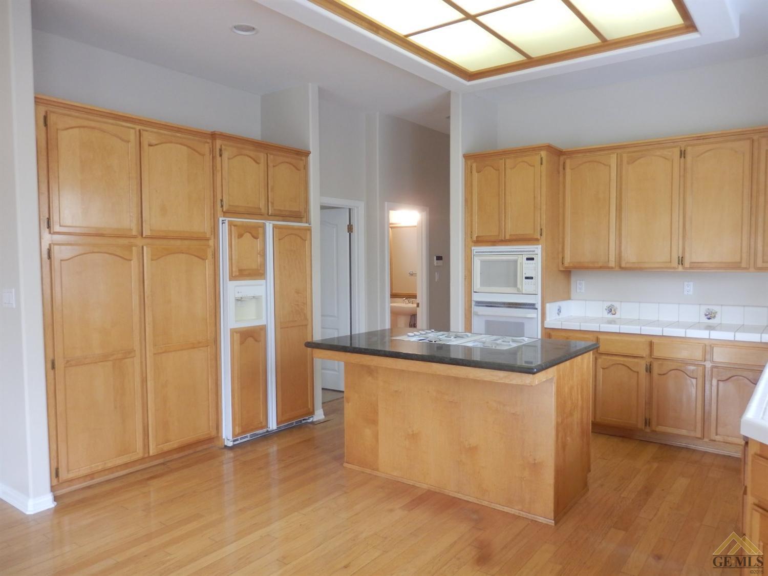 4001 Bridgewater Way Bakersfield, CA 93313 - Photo 8 of 25