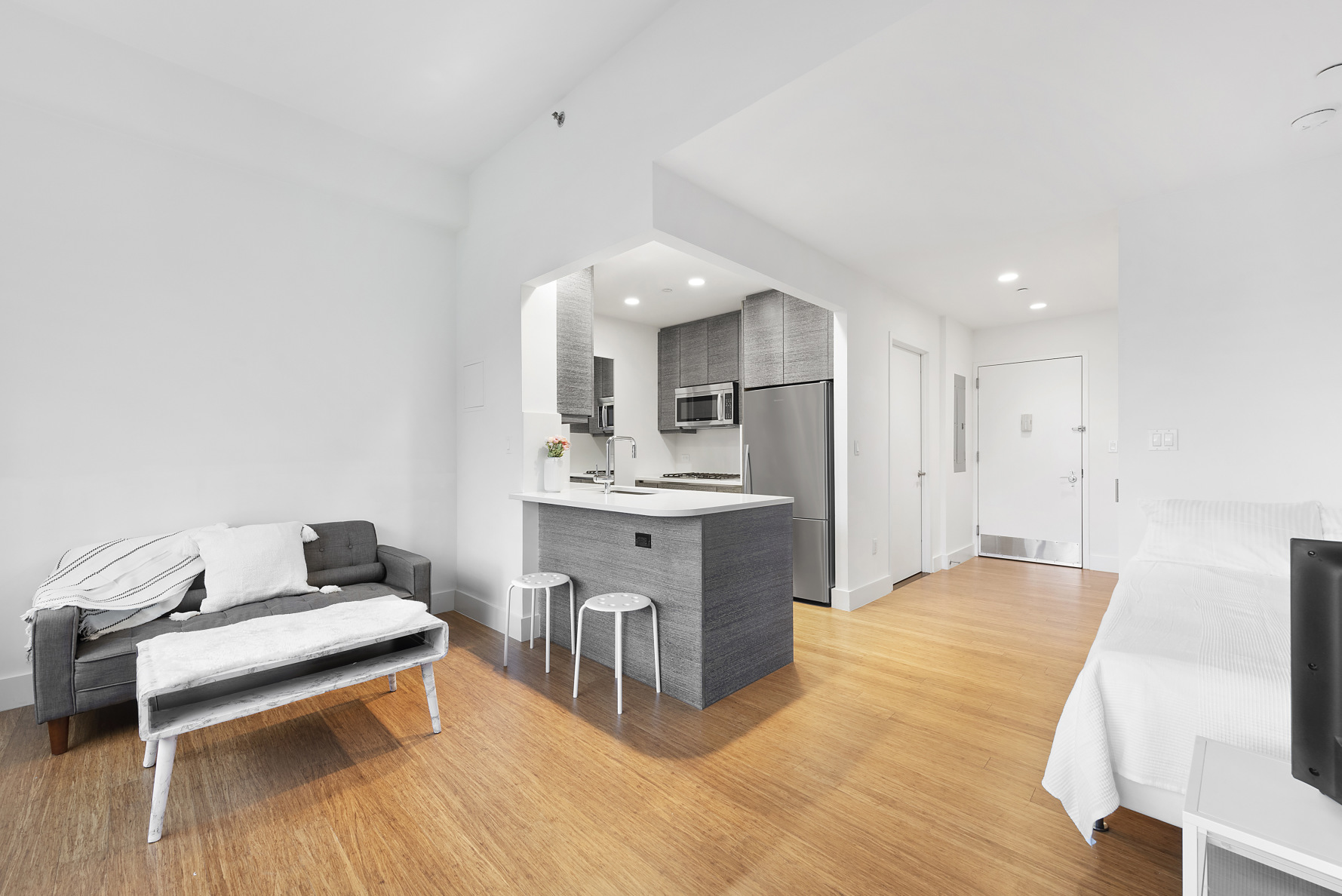 305 West 16th Street, Unit 5A Manhattan, NY 10011 - Photo 2 of 8