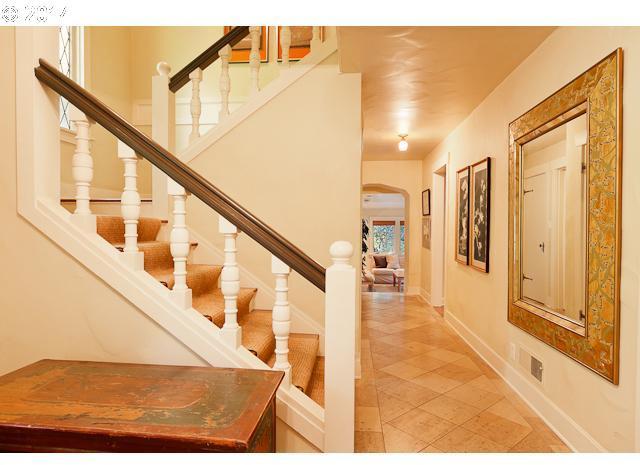 12525 Southwest Edgecliff Road Portland, OR 97219 - Photo 7 of 15 Gallery Image 7