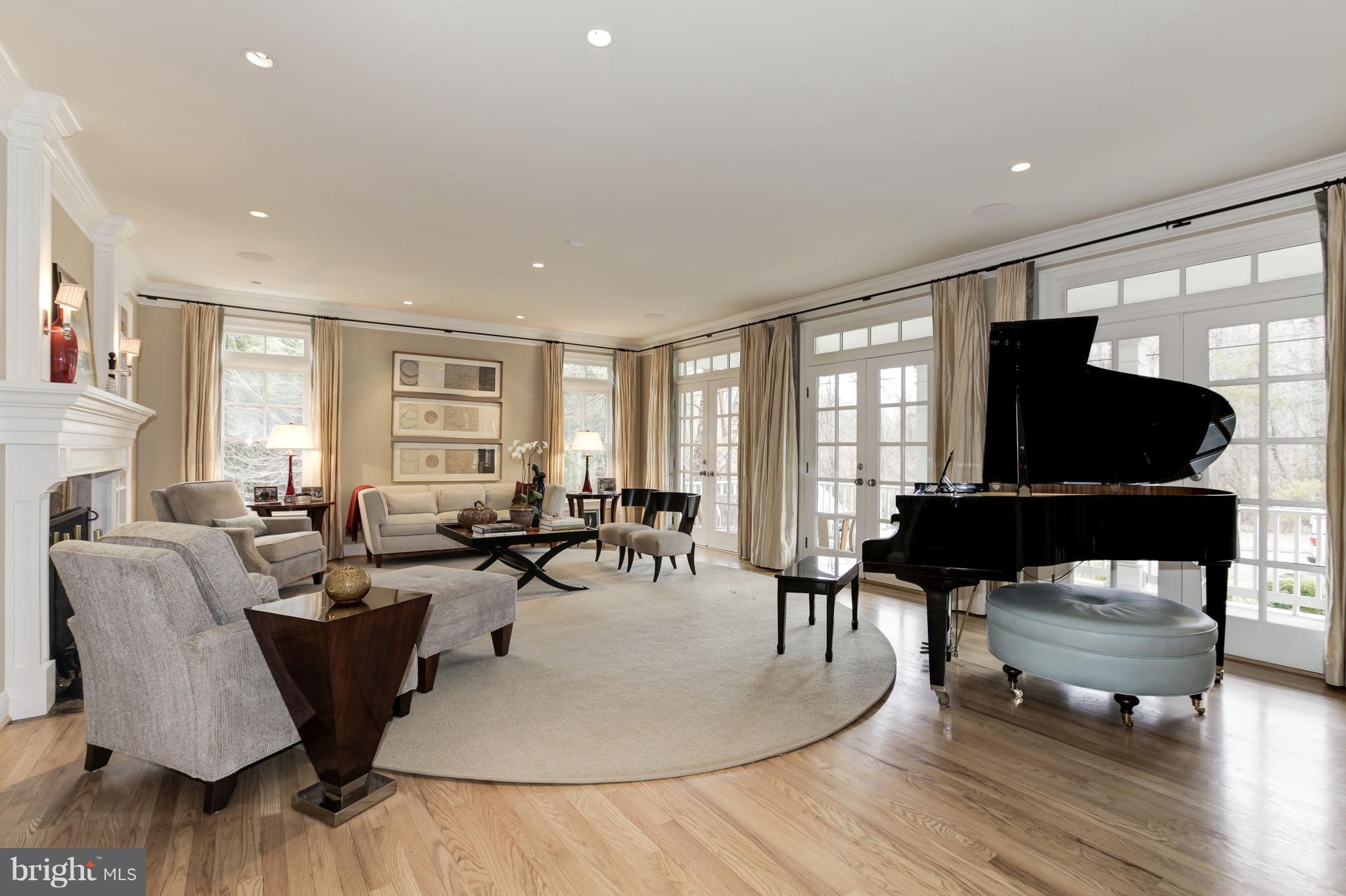 9904 Woodford Road Potomac, MD 20854 - Photo 5 of 30