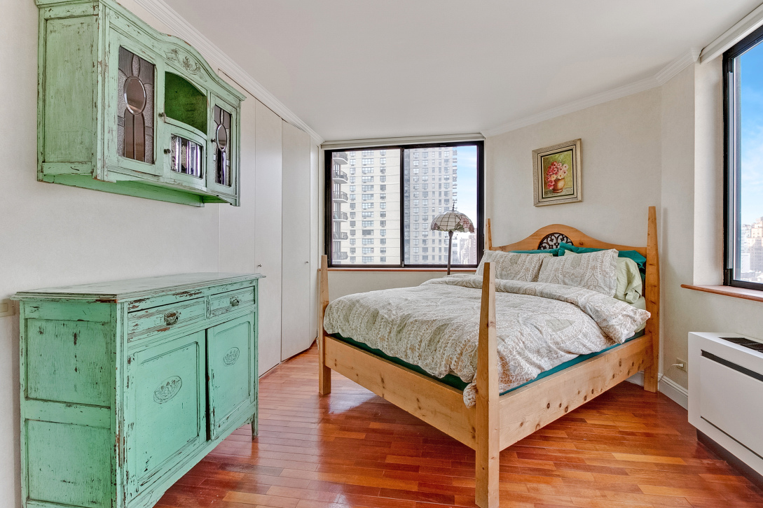 330 East 75th Street, Unit 17A Manhattan, NY 10021 - Photo 5 of 12