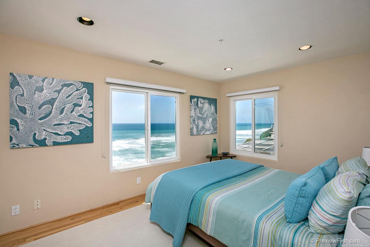 754 Neptune Avenue Encinitas, CA 92024 - Photo 13 of 25