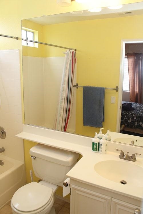 2333 Kings View Circle Spring Valley, CA 91977 - Photo 13 of 16 bathroom2