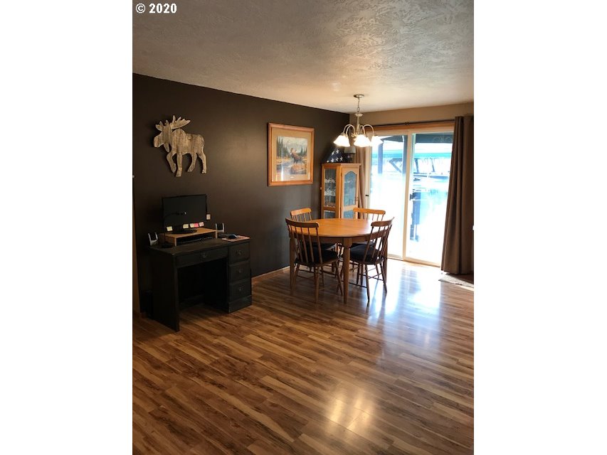 1094 Cole Way Springfield, OR 97478 - Photo 5 of 17