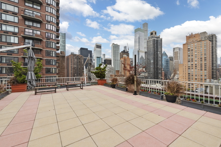 301 E 62nd St, Manhattan, NY 10065 - Photo 4 of 4