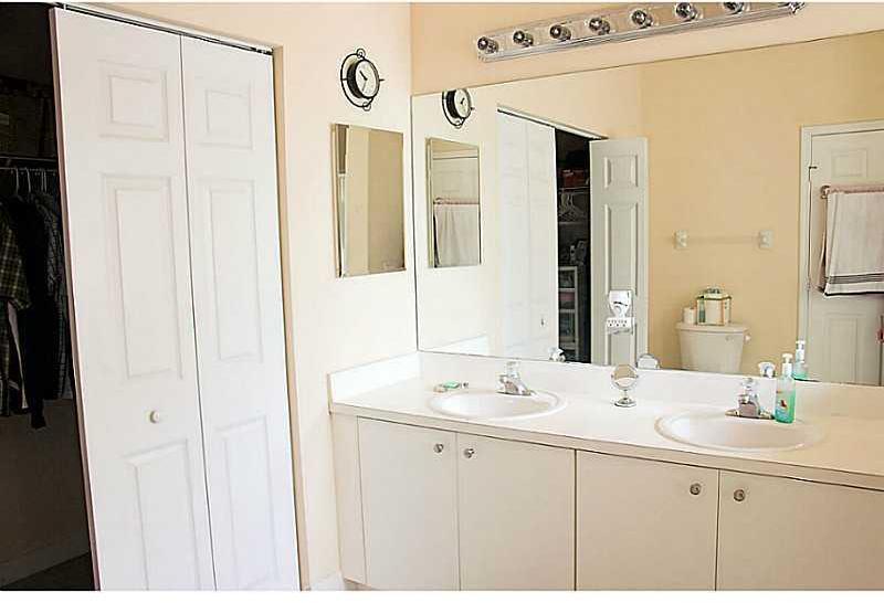 22033 Southwest 95th Place Miami, FL 33190 - Photo 17 of 18