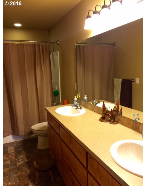 1716 Southwest 3rd Street Pendleton, OR 97801 - Photo 2 of 19