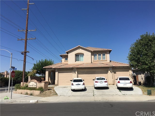 692 Apache Street San Jacinto, CA 92582 - Photo 1 of 36 Entrance of the house - 4 car garage and plenty of driveway space