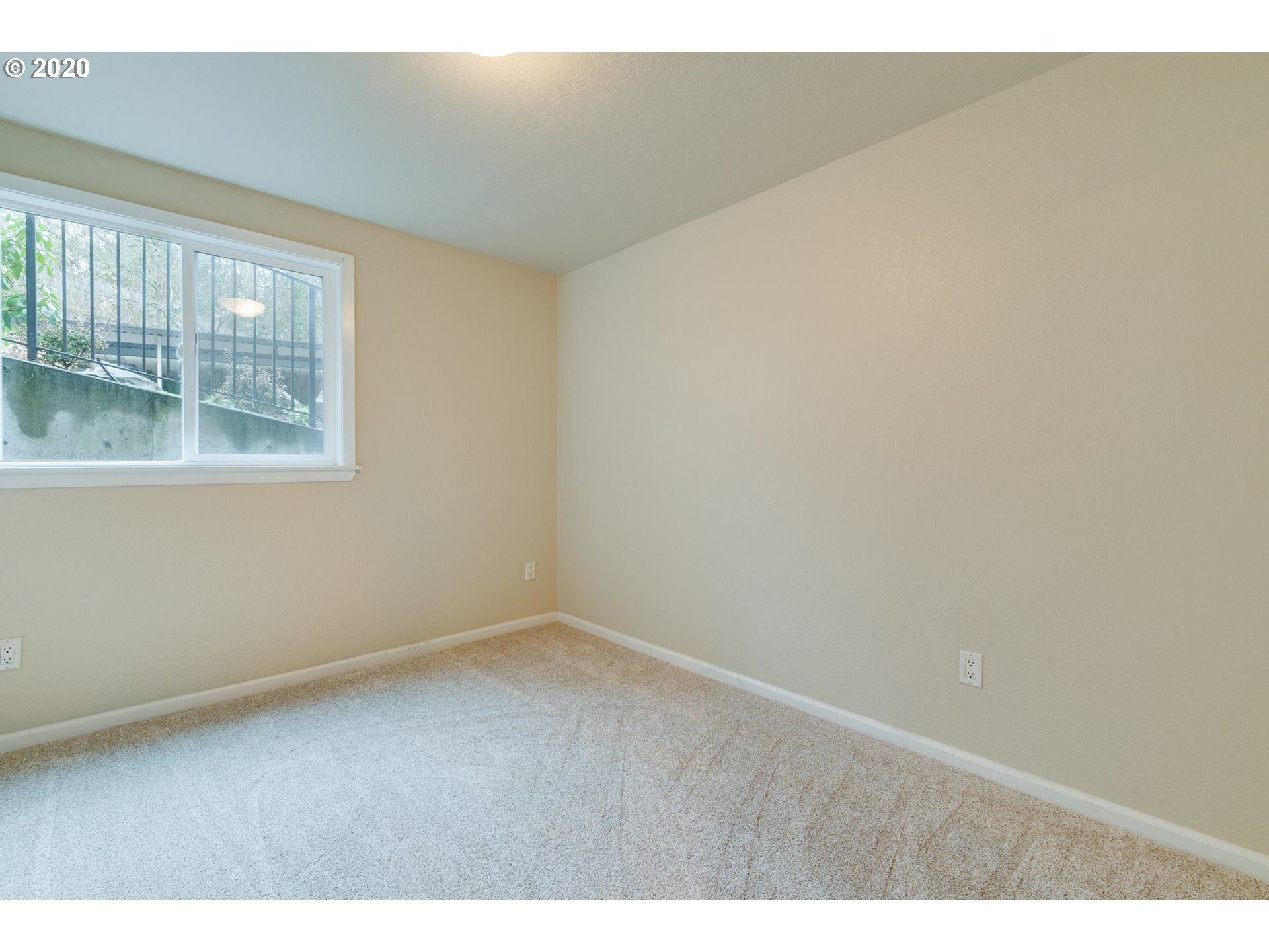 7937 Southwest 40th Avenue, Unit B Portland, OR 97219 - Photo 17 of 22