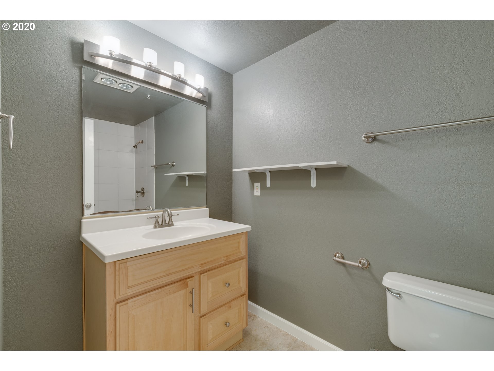 7937 Southwest 40th Avenue, Unit B Portland, OR 97219 - Photo 16 of 22