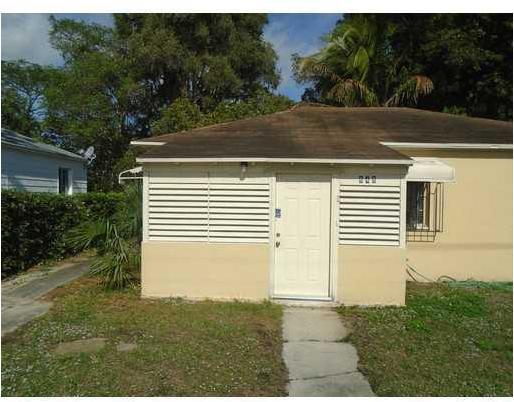 648 West 1st Street Riviera Beach, FL 33404 - Photo 2 of 11