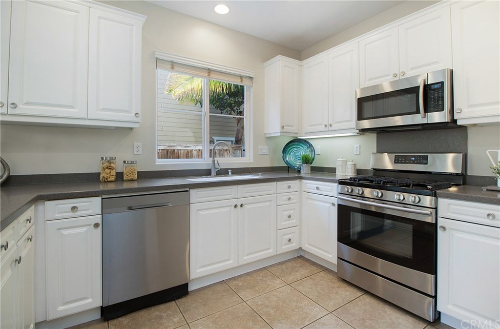 8 Fieldhouse Ladera Ranch, CA 92694 - Photo 8 of 22